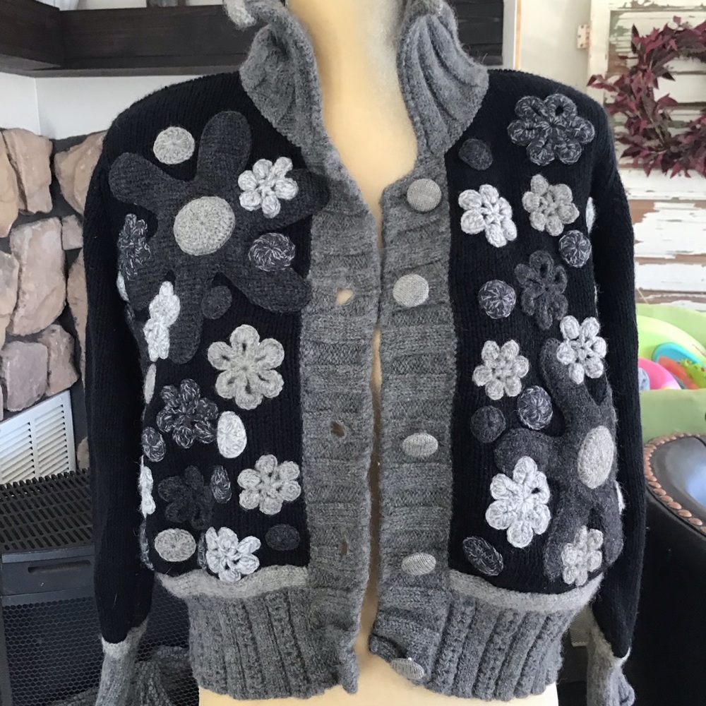 100% Wool Crop Cardigan Floral 3D Granny Boho Sweater Medium
